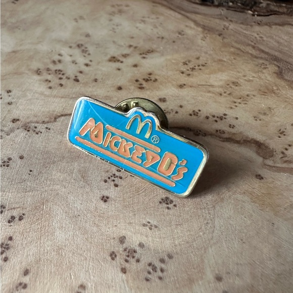 Vintage McDonalds (Mickey D’s) pin - Picture 2 of 6